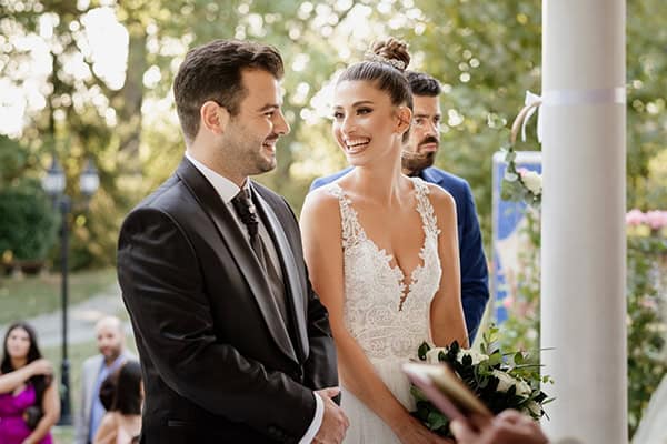 lovely-fall-wedding-drama-white-roses_21