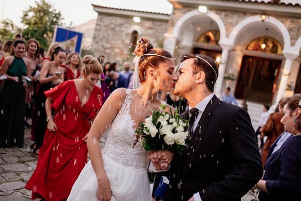 lovely-fall-wedding-drama-white-roses_23x