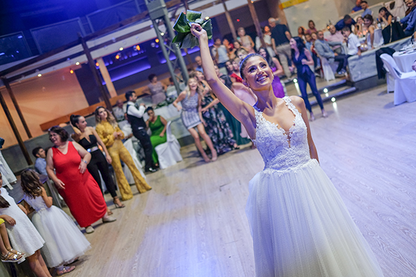 lovely-fall-wedding-drama-white-roses_24