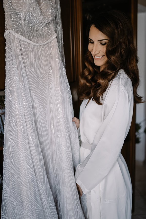 luxury-fall-wedding-thessaloniki-white-florals-special-lighting_06