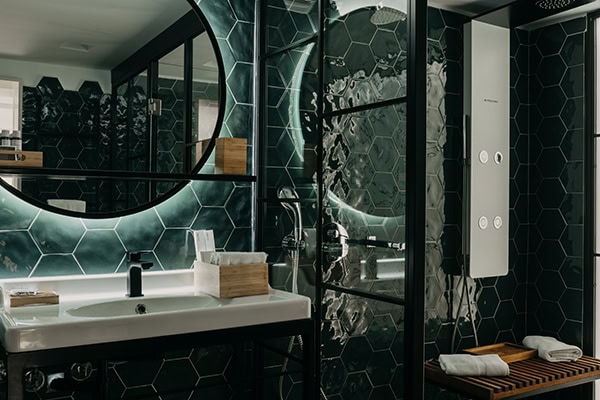 organise-your-dreamy-wedding-reception-bold-type-hotel_07x