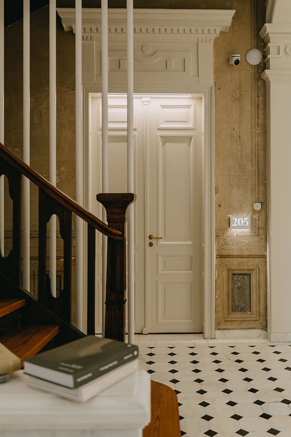 organise-your-dreamy-wedding-reception-bold-type-hotel_09