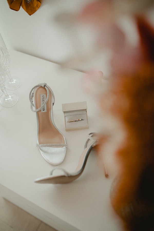 rustic-summer-wedding-licosia-beautiful-florals-romantic-hues_08