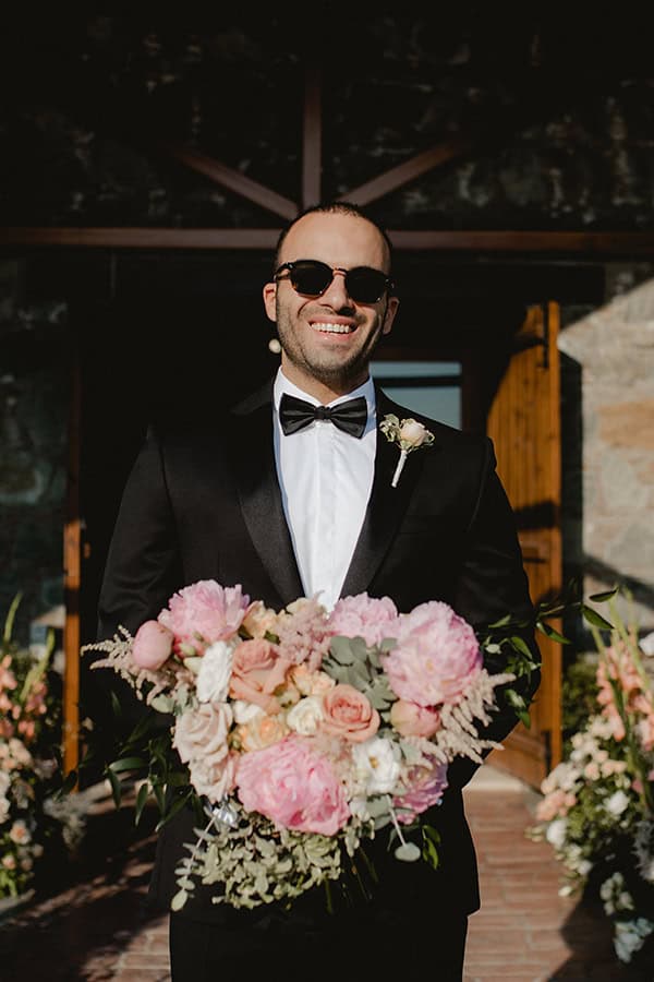 rustic-summer-wedding-licosia-beautiful-florals-romantic-hues_15