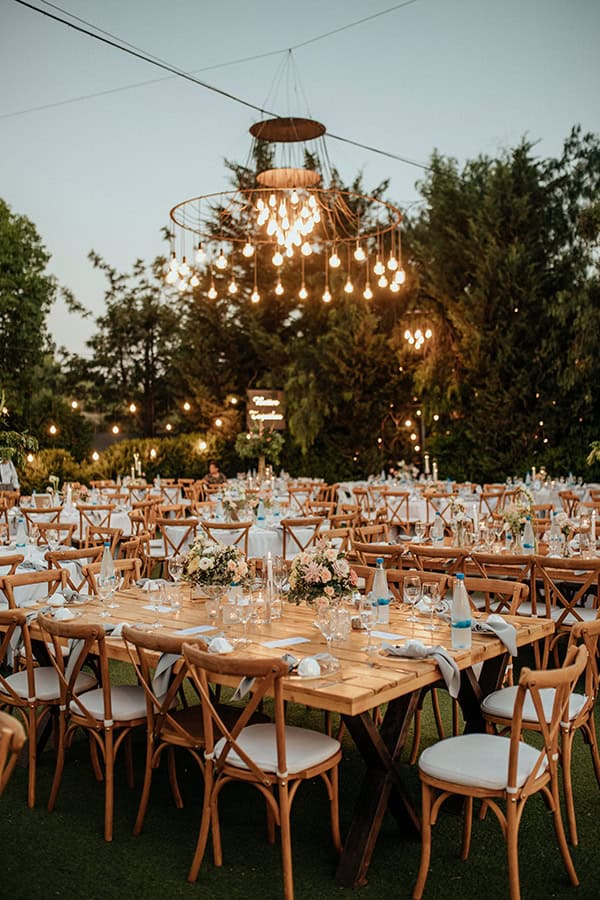 rustic-summer-wedding-licosia-beautiful-florals-romantic-hues_23