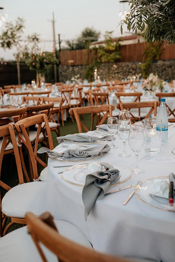 rustic-summer-wedding-licosia-beautiful-florals-romantic-hues_24