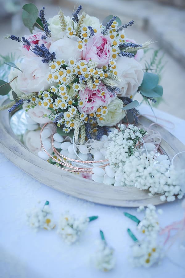 spring-wedding-boho-style-field-chamomile-lavenders_05