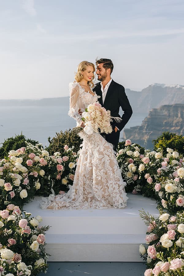 stunning-styled-shoot-santorini-breathtaking-views_01