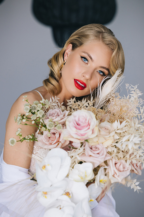 stunning-styled-shoot-santorini-breathtaking-views_07