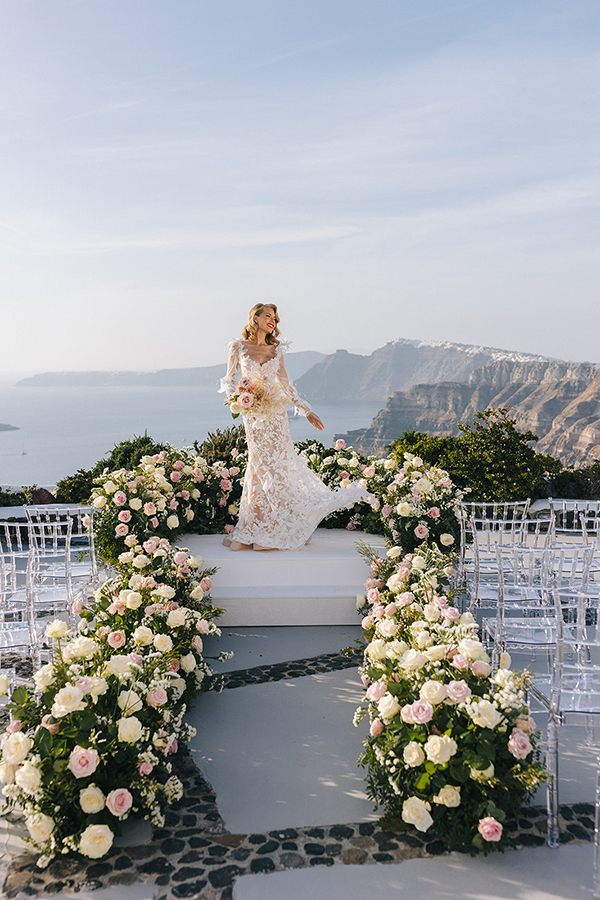 stunning-styled-shoot-santorini-breathtaking-views_15