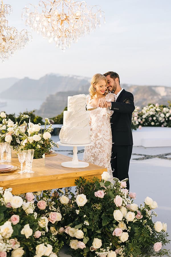 stunning-styled-shoot-santorini-breathtaking-views_16