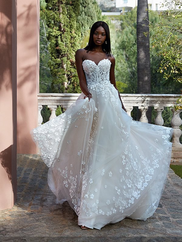 stunning-wedding-dresses-signature-demetrios_09x
