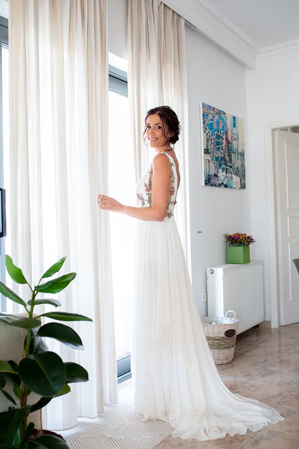 summer-wedding-athens-white-blooms-modern-touches_14