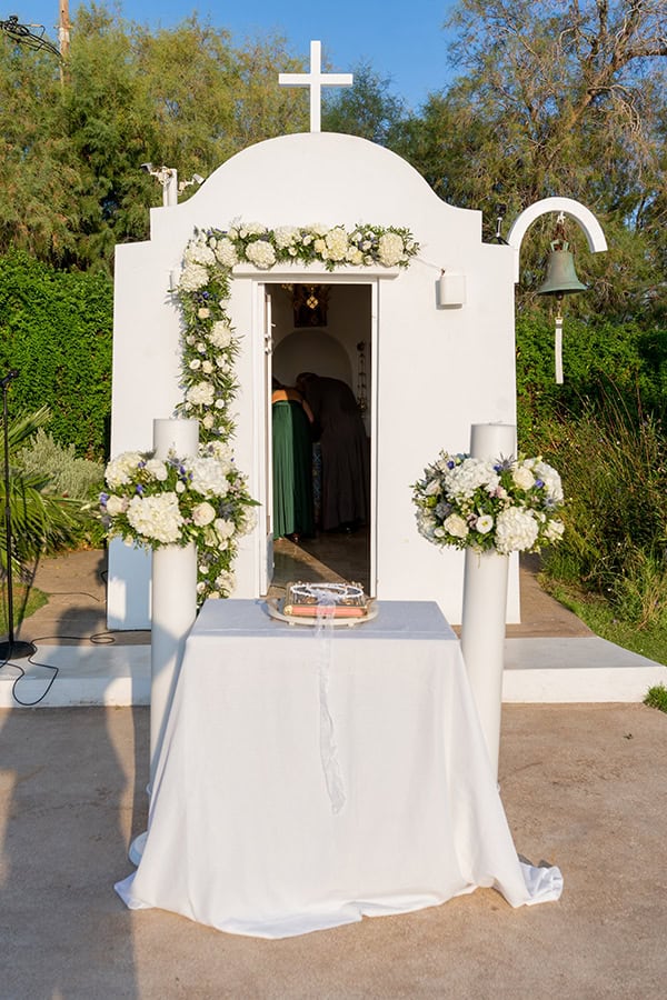 summer-wedding-athens-white-blooms-modern-touches_18