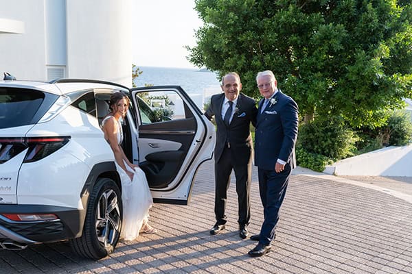 summer-wedding-athens-white-blooms-modern-touches_25