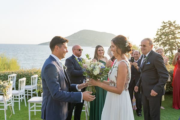 summer-wedding-athens-white-blooms-modern-touches_27