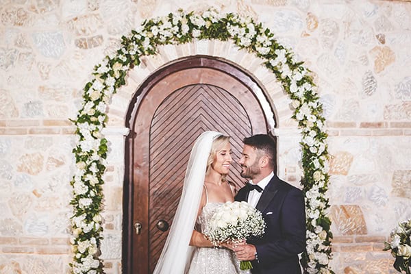 all-white-fall-wedding-athens-hydrangeas-lysianthus_01x