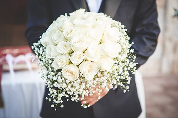 all-white-fall-wedding-athens-hydrangeas-lysianthus_37
