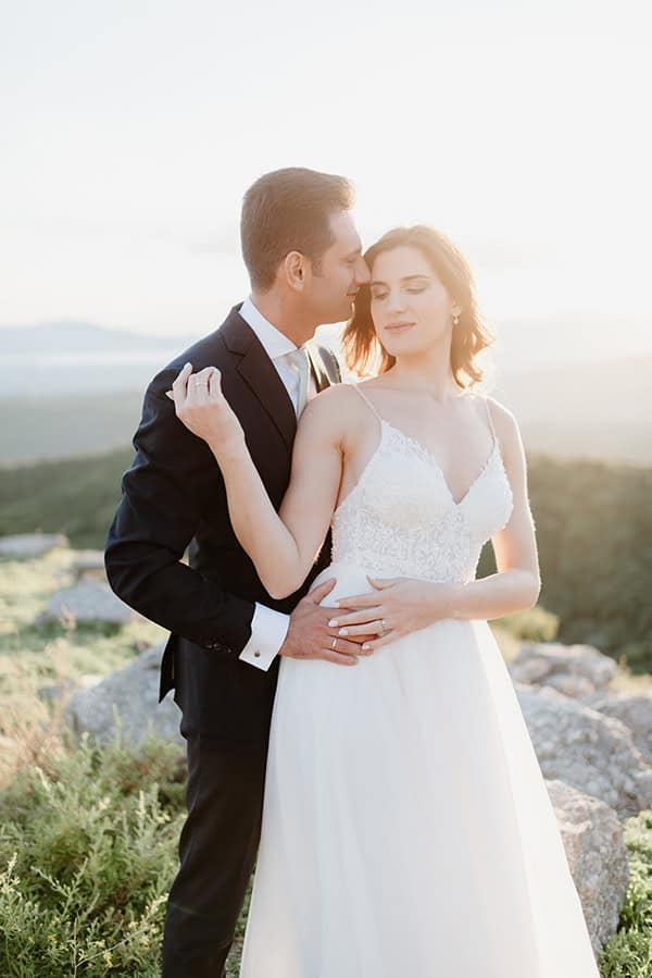 beautiful-fall-wedding-agrinio-olive-white-blooms_01