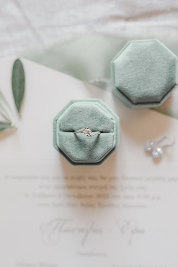 beautiful-fall-wedding-agrinio-olive-white-blooms_03