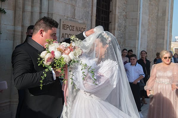 beautiful-spring-wedding-evgenios-hills-lush-florals-arrangments_09