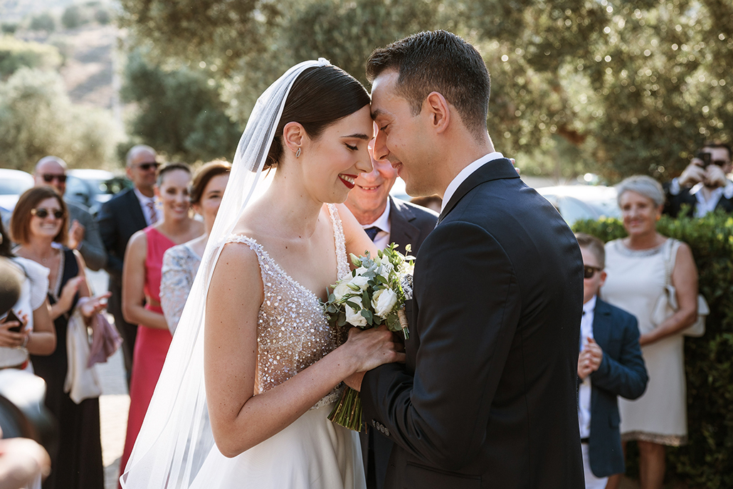 Υπέροχος καλοκαιρινός γάμος στην Αθήνα με ρομαντικά λευκά άνθη │  Στέλλα & Παναγιώτης