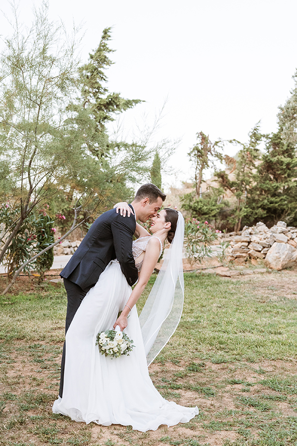 beautiful-summer-wedding-athens-romantic-white-blooms_05