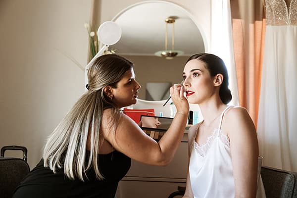 beautiful-summer-wedding-athens-romantic-white-blooms_08