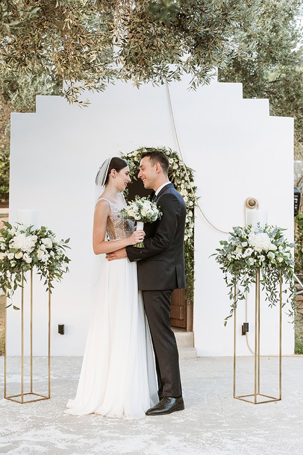 beautiful-summer-wedding-athens-romantic-white-blooms_32