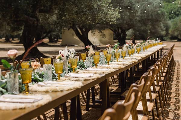 boho-chic-decoration-wedding-reception-vivid-rustic-elements_07x