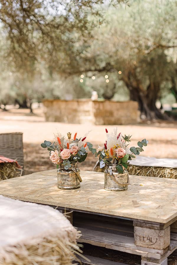 boho-chic-decoration-wedding-reception-vivid-rustic-elements_09