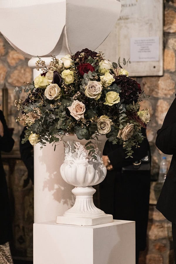 christmas-decoration-wedding-roses-callas-bordeaux-hues_05