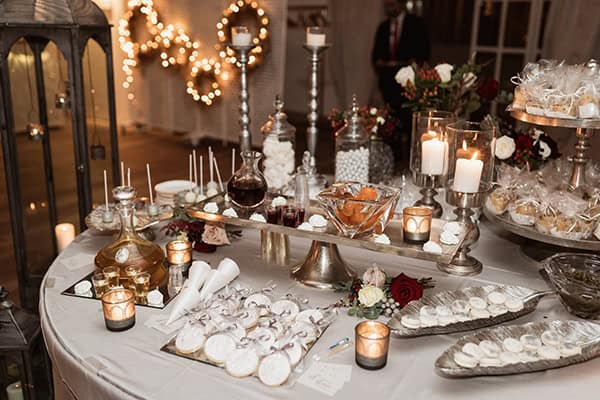 christmas-decoration-wedding-roses-callas-bordeaux-hues_10w