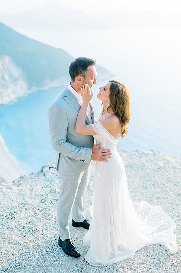 dreamy-summer-wedding-kefalonia-soft-pink-white-hues_01