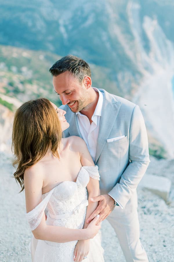 dreamy-summer-wedding-kefalonia-soft-pink-white-hues_05