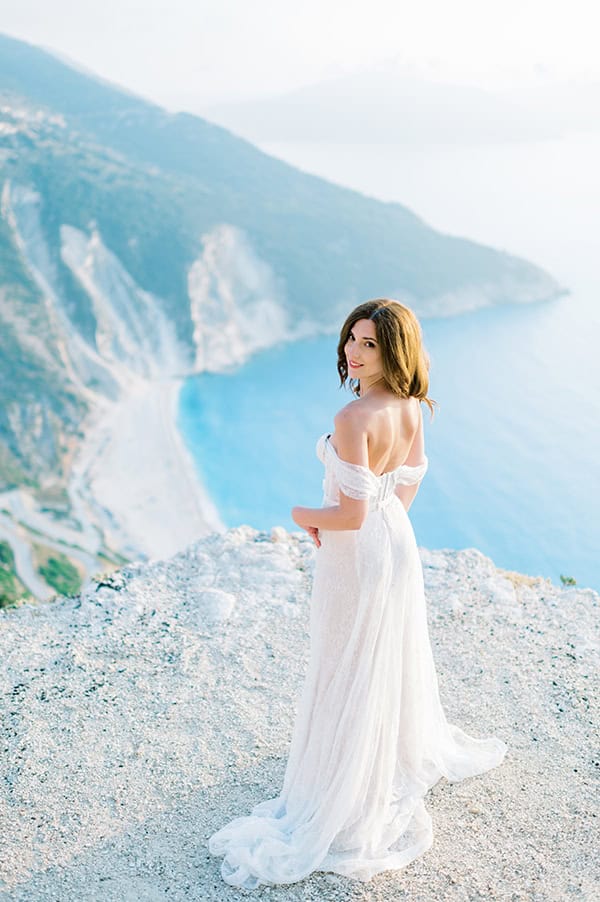 dreamy-summer-wedding-kefalonia-soft-pink-white-hues_05x