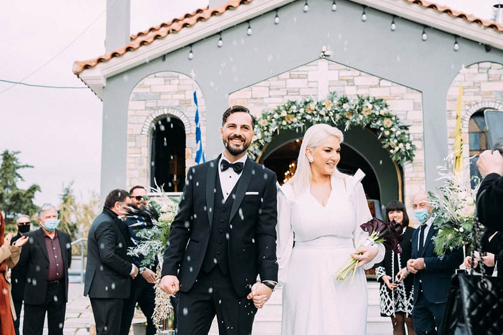 Elegant Χριστουγεννιάτικος γάμος στο Βόλο με μαύρες και χρυσές λεπτομέρειες │ Βασιλική & Δημήτρης
