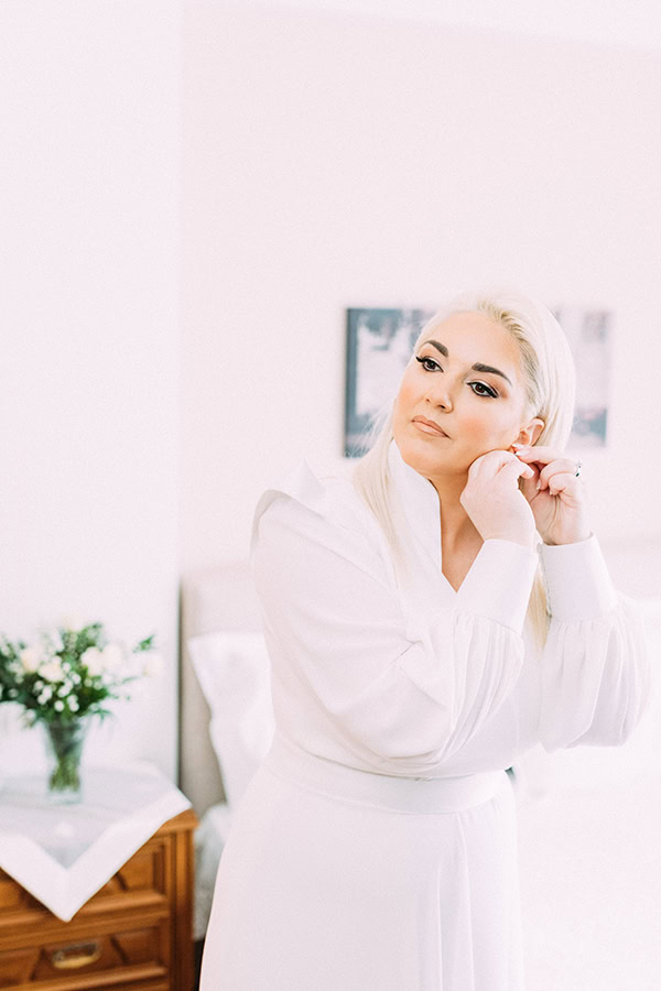 elegant-christmas-wedding-volos-black-gold-details_05