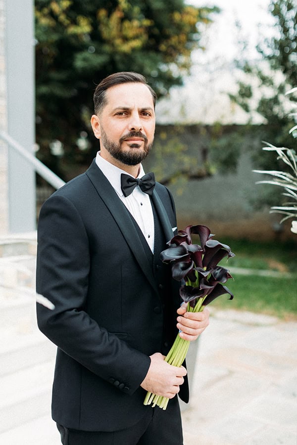 elegant-christmas-wedding-volos-black-gold-details_09