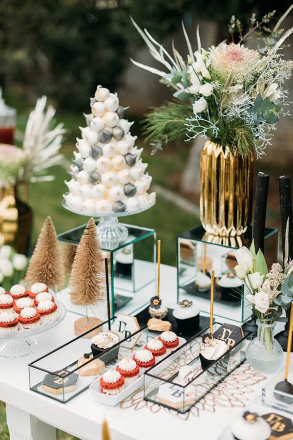 elegant-christmas-wedding-volos-black-gold-details_13