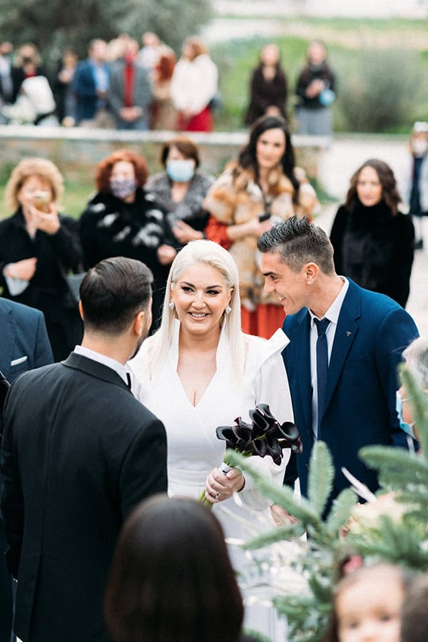 elegant-christmas-wedding-volos-black-gold-details_14y