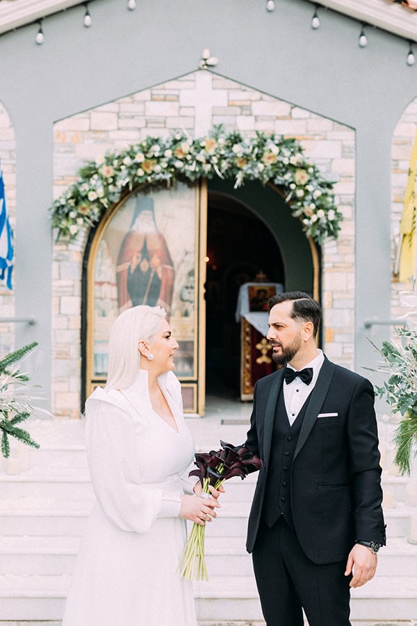 elegant-christmas-wedding-volos-black-gold-details_19