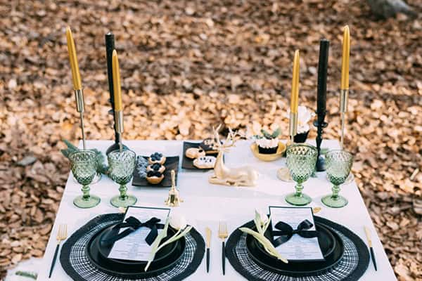 elegant-christmas-wedding-volos-black-gold-details_23