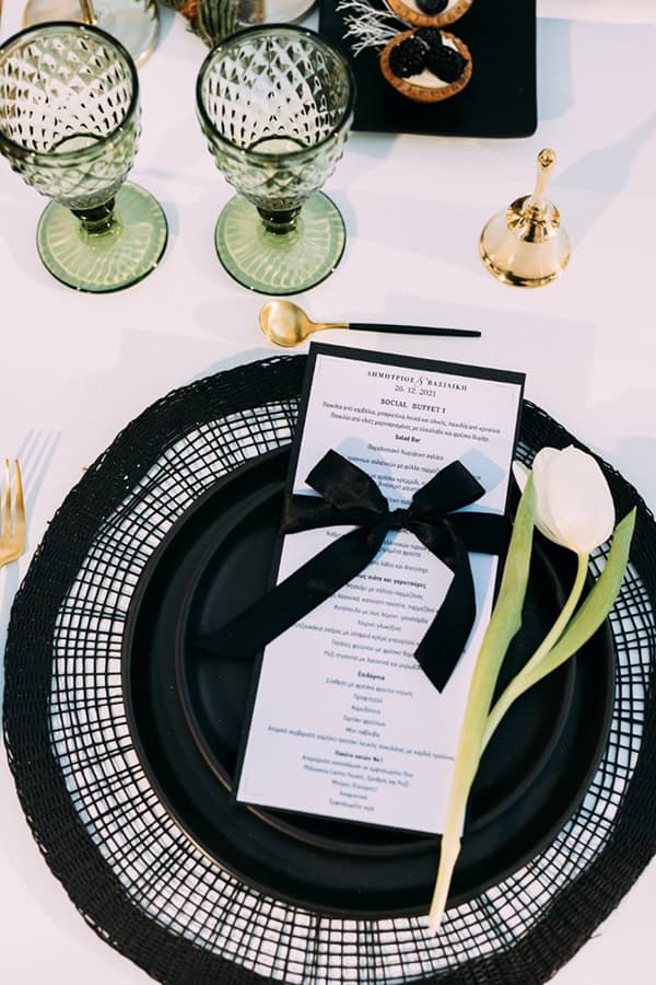 elegant-christmas-wedding-volos-black-gold-details_24