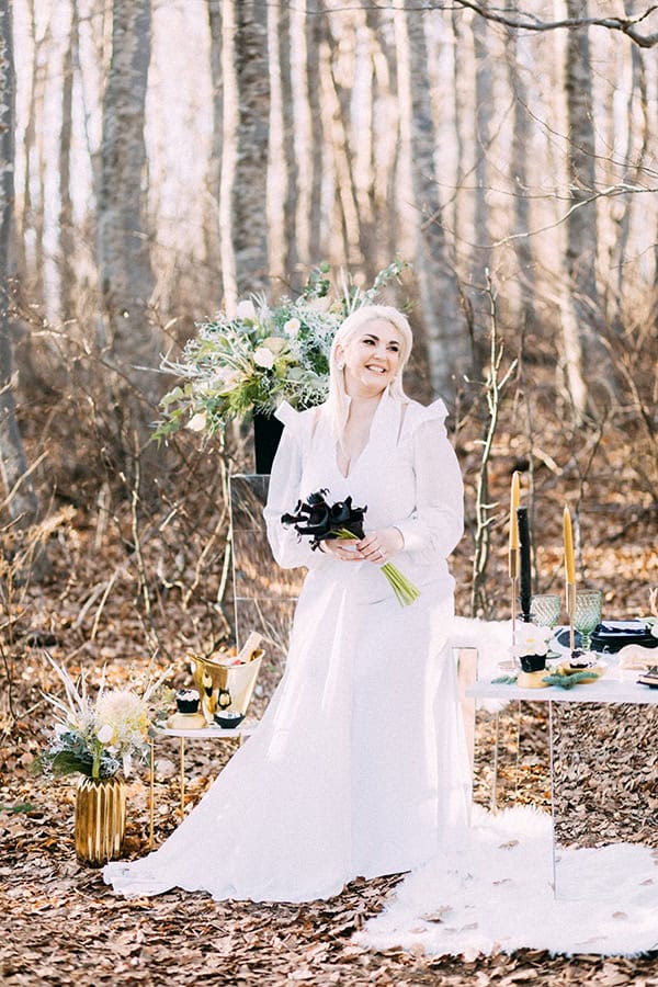 elegant-christmas-wedding-volos-black-gold-details_45