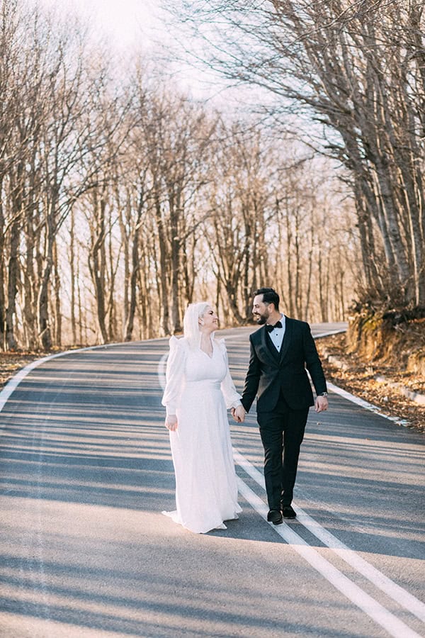 elegant-christmas-wedding-volos-black-gold-details_47