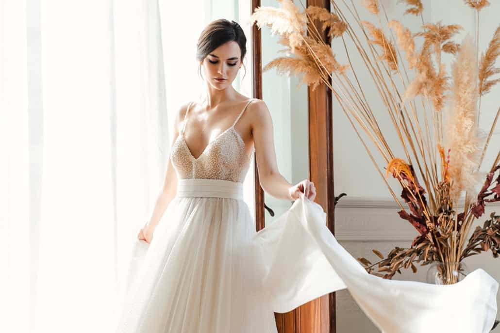 Εντυπωσιακά νυφικά φορέματα από Alkmini Atelier