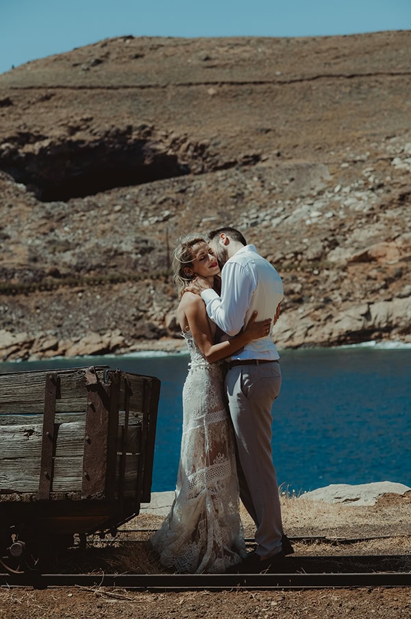 island-summer-wedding-serifos-island-vivid-bohemian-mood_55