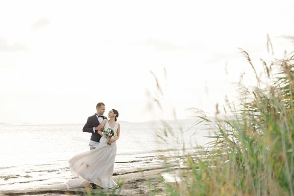 modern-fall-wedding-athens-florals-light-blue-purple-hues_03