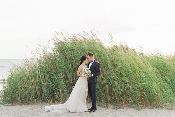 modern-fall-wedding-athens-florals-light-blue-purple-hues_04